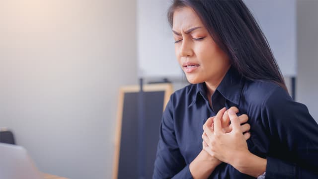 Chest Pain in Women: Warning Signs You Shouldn’t Ignore