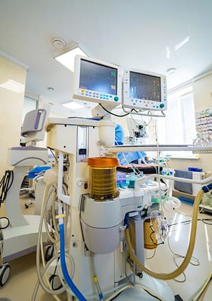 Advanced life support and critical care equipment